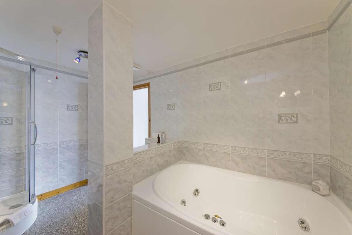 Esplanade Court Holiday Apartments Обан Экстерьер фото